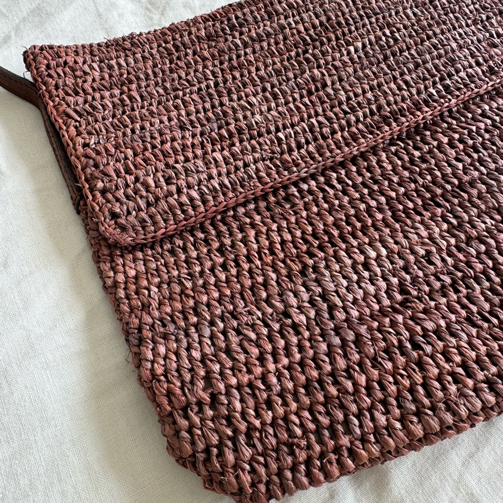 IBELIV chic French brand. Chocolate brown raffia envelope style w leather strap.